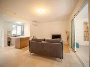 Charme Tropiclub - T2 confort et piscine - 拉萨尔勒班