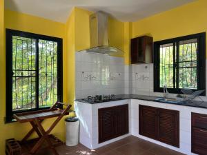 Verryn Khao Kho วิลล่าสำหรับ 8 ท่าน ติดวัดผาซ่อนแก้ว เดิน 5 นาที สัมผัสบรรยากาศอบอุ่น เหมือนได้กลับม??