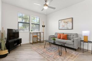 CozySuites Glendale by the stadium with pool 17