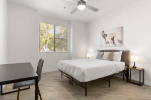 CozySuites Glendale by the stadium with pool 17