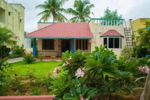 BRUNDHA HOMESTAY Villa with Garden - Attimānjeri