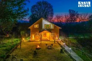 The Dewan Bagh with Heater at Srinagar by StayVista - Kanzalwan