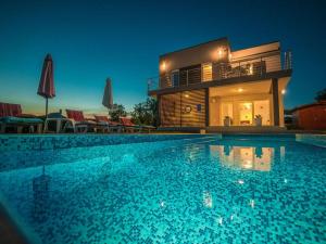 Stefanja Modern retreat