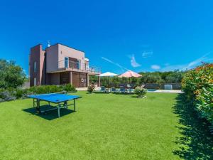 Stefanja Modern retreat