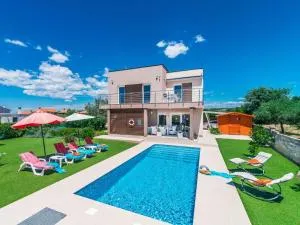 Stefanja Modern retreat - Galižana