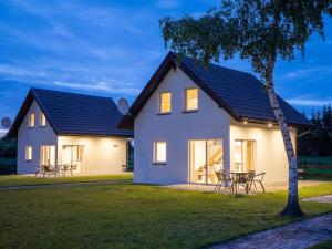 Cottage in L dzin near Dutch Windmill