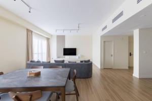 Luxury Living on the Top Floor Full Marina View