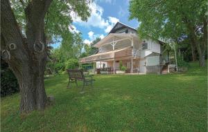 Holiday Home With Pool Near Varaå¾Din
