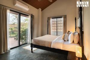 StayVistas Cerenity Castle - Lakeside Haven with Hill-View, Terrace & Indoor Entertainment