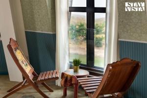 StayVistas Cerenity Castle - Lakeside Haven with Hill-View, Terrace & Indoor Entertainment