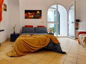 Ischia 4BR Family Home in Forio Sleeps up to 9