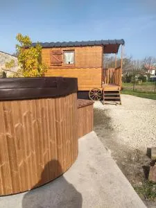 La roulotte D'elfes - Tesson