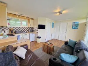 169 Broadside Holiday Chalet near Broads & Beaches - 斯塔勒姆