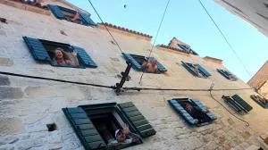 Lastin Dvor - 罗戈兹尼察