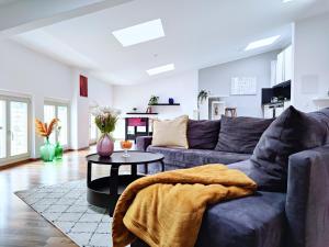 Großes modernes Loft mit Tischkicker, Billiard und Heimkino in Uni und Klinik Nähe
