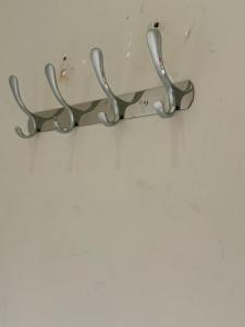 غرفة صغيرة بدورة مياه ( غرفة سائق) العارض ١٣