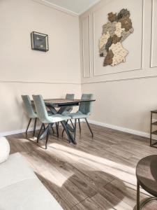 GELI Homes L1 - 2x Zimmer, 2x Kingsize Bett, 1 bis 4 Personen, Parkplatz, TV, Wifi, top Küche, Kaffee, Tee