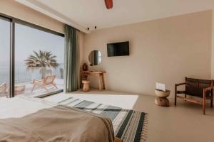 Ostrako Beachside Suites