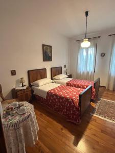 Chambre Double ou Lits Jumeaux avec Salle de Bains Commune
