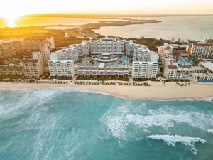 Hilton Cancun Mar Caribe All-Inclusive Resort