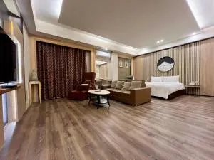 Cigar Motel - Ch'i-yü