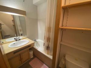 Appartement rénové cosy avec piscine, pour 4 personnes, proche des pistes et du village. - FR-1-342-180