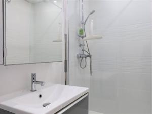 Appartements Bel appartement renove face au port avec loggia et garage prive a Perros-Guirec - FR-1-368-283 : photos des chambres