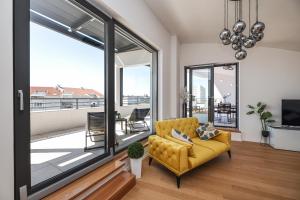 Luxury Penthouse Berin with Rooftop Terrace and Jacuzzi