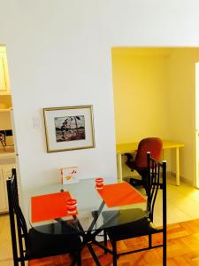 Stylish Montreal Apartment: Comfortable Stay in the Golden Square Mile