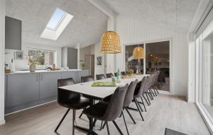 5 Bedroom Beautiful Home In Rømø