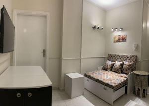 Уютная квартира в светлых тонах рядом с легендарной улицей Шератон в центре