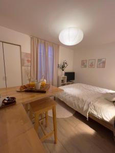 Appartements Studio Cosy Pontoise petit jardin et Netflix : photos des chambres