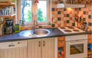 2 Bedroom Amazing Home In Gärsnäs