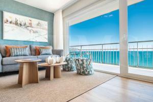 Seaview coastal apartment in Benalmadena by REMS