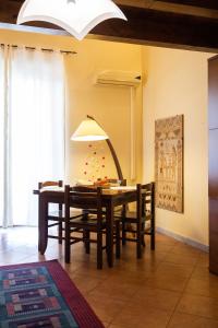 Hola House Kalsa Central