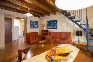 Hola House Kalsa Central