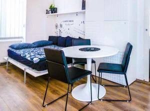 Octagon Main Square Apartment