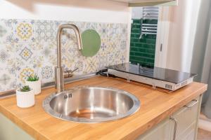 CENTRO STORICO Redmood House a 5 min dal Mare, Aria Condizionata, Wi-Fi e Netflix