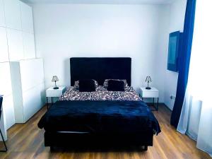 Octagon Main Square Apartment