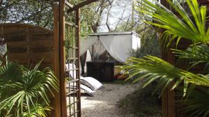 B&B / Chambres d'hotes Au Cabanon Chez Nath - chbre d'hotes - gite : photos des chambres