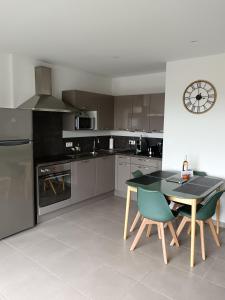 Colombiers Escale à la Noria Appartement terrasse 4 personnes et garage