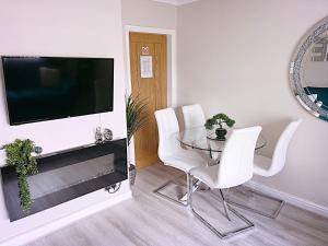 The Serene Stays Sleeps 6 with Garden