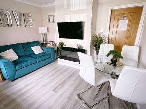 The Serene Stays Sleeps 6 with Garden
