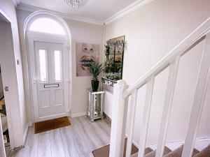 The Serene Stays Sleeps 6 with Garden