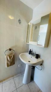 Appartements Studio lumineux « Judee » : photos des chambres