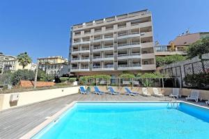 2 pièces avec piscine, 150 m de la plage.