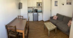 2 pièces avec piscine, 150 m de la plage.