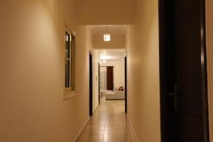 Signature Stays - Spacious Modern Apt