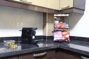 Signature Stays - Spacious Modern Apt