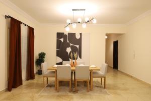 Signature Stays - Spacious Modern Apt